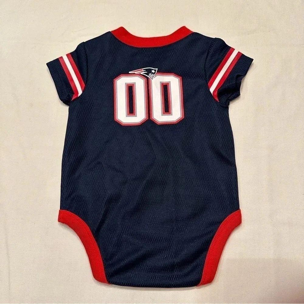 NFL TEAM APPAREL New England Patriots Bodysuit Size 0-3 month